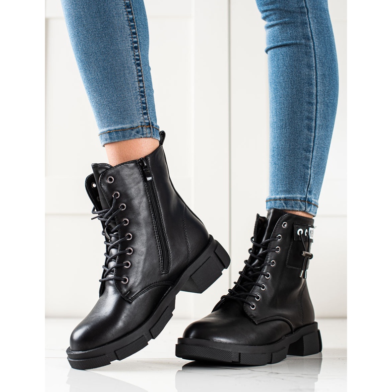 Goodin Mustat nauhakassit koristeella 2