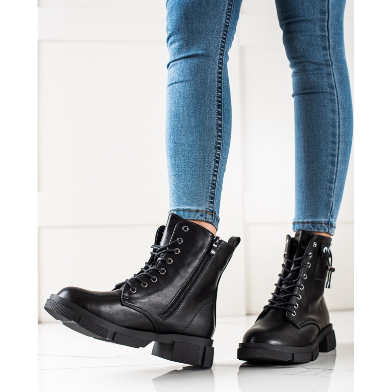 Goodin Mustat nauhakassit koristeella 1