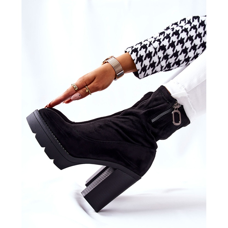 PG1 Mustat Marlevo -mokkanahkakengät postissa 2