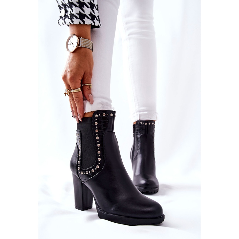 PG1 Saappaat pylväässä mustilla Wissey Jetsillä musta 1