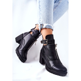 PG1 Mustat Clive-saappaat korkokengillä solki 2