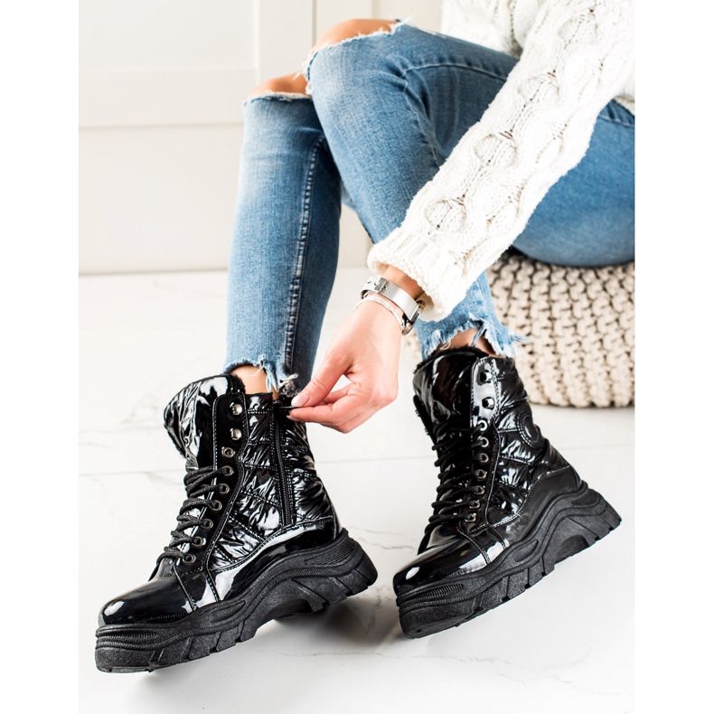 Mustat saappaat VINCEZA-alustalla 2