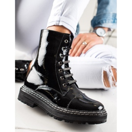 Muodikkaat lakatut saappaat musta 1