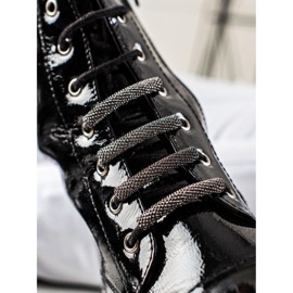 Muodikkaat lakatut saappaat musta 2