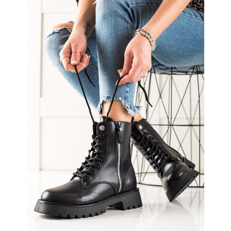 TRENDI Muodikkaita mustia ansoja musta 2