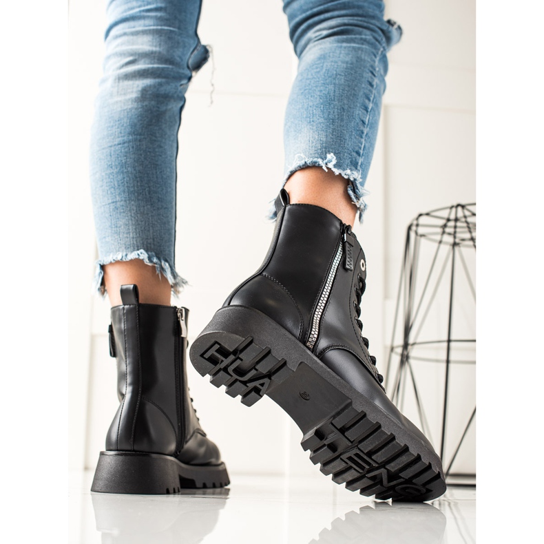 TRENDI Muodikkaita mustia ansoja musta 1