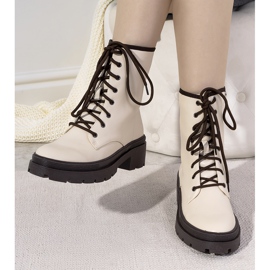 Beiget eristetyt saappaat paksussa Dena-pohjassa 1