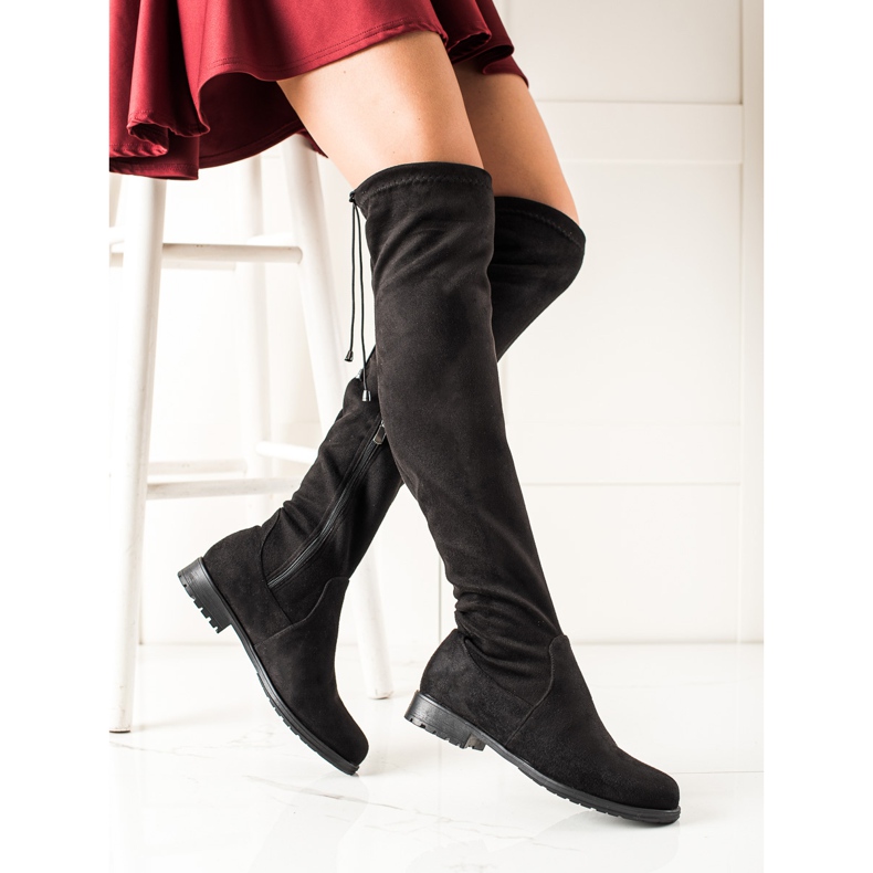 TRENDI Mustat muskettisoturit 1