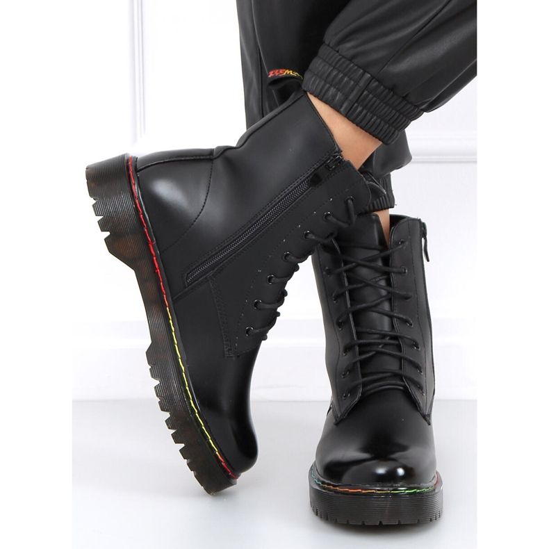 Martensiaki värillisellä Ohio Black -langalla musta 2