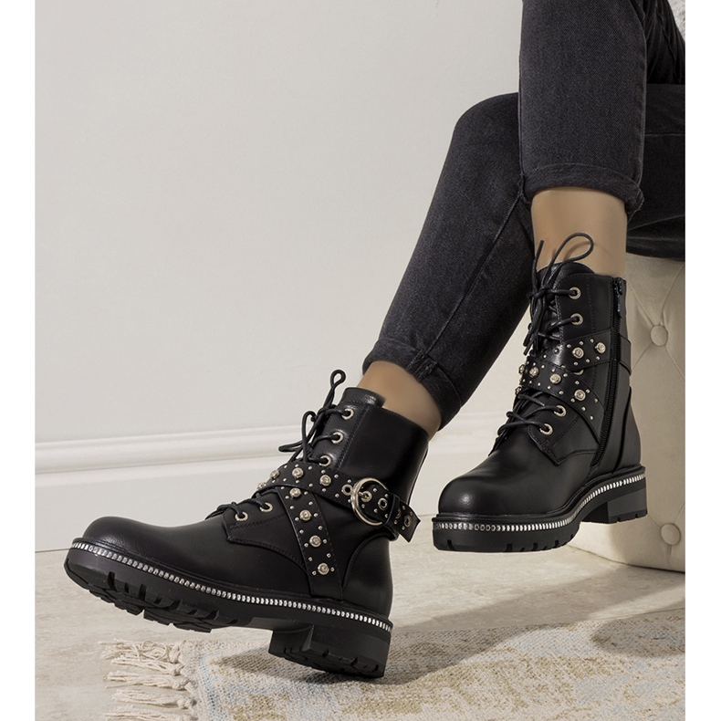 Mustat eristetyt Joannin saappaat 1