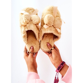 Keltaiset Pamppy-turkistossut, joissa pomponeja beige ekru 1