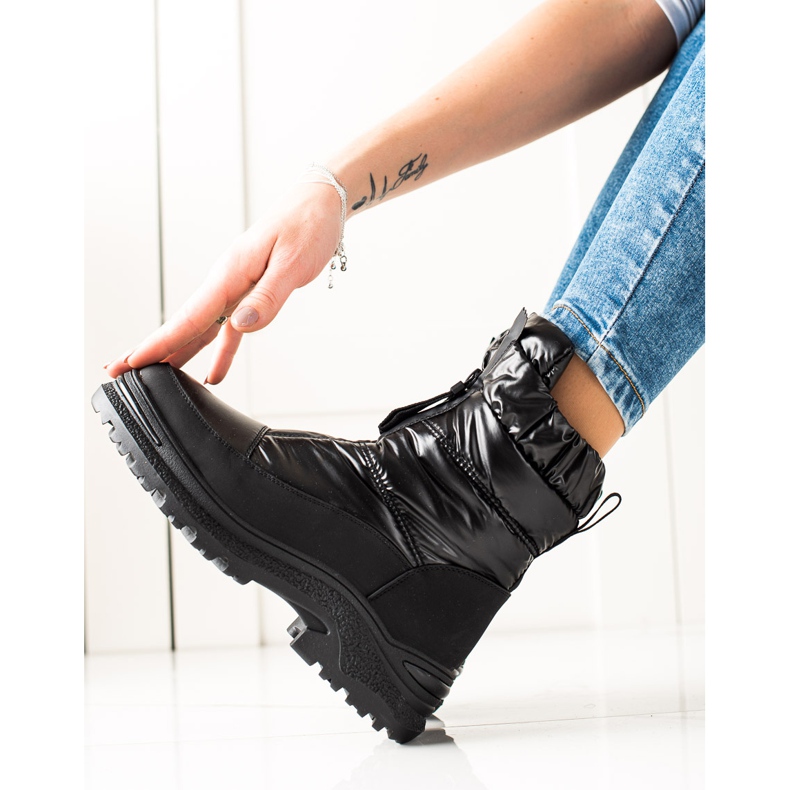 Weide Mustat lumisaappaat liukusäätimessä 1