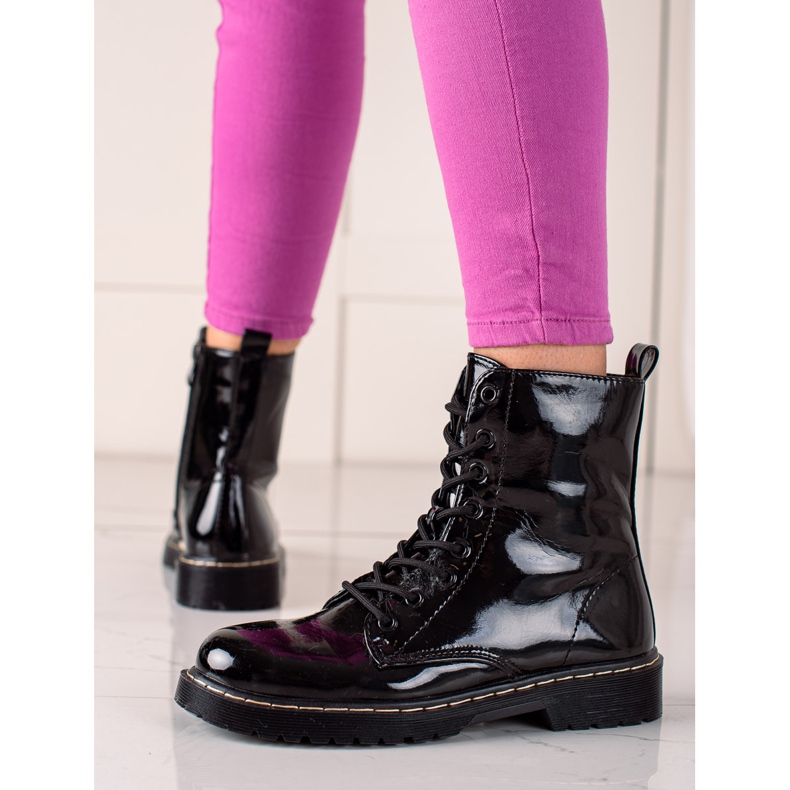 Small Swan Klassiset lakatut vaelluskengät musta 1