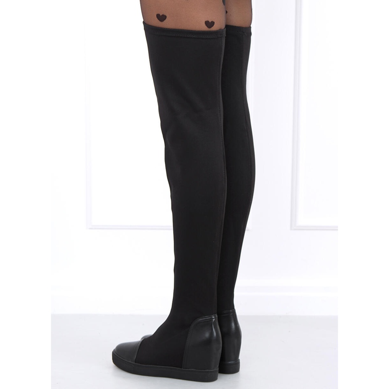 Sukkasaappaat kiilassa Futura Black musta 2