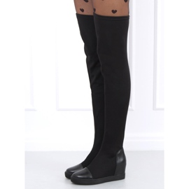 Sukkasaappaat kiilassa Futura Black musta 1