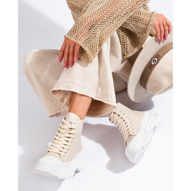 Seastar Tennarit alustalla beige 1