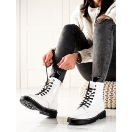 TRENDI Valkoiset eristetyt saappaat valkoinen 2