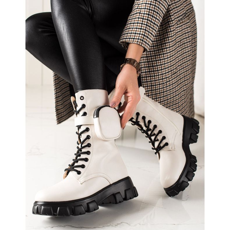 TRENDI Tyylikkäitä työntekijöitä beige 1