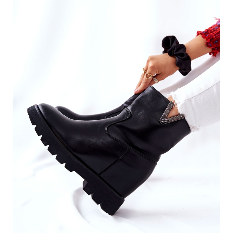 PG1 Mustat nilkkurit piilokiilassa, jossa on tiver-tunnus 2