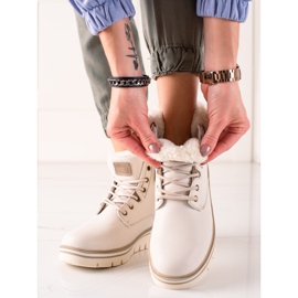 Goodin Trappers alustalla beige 1