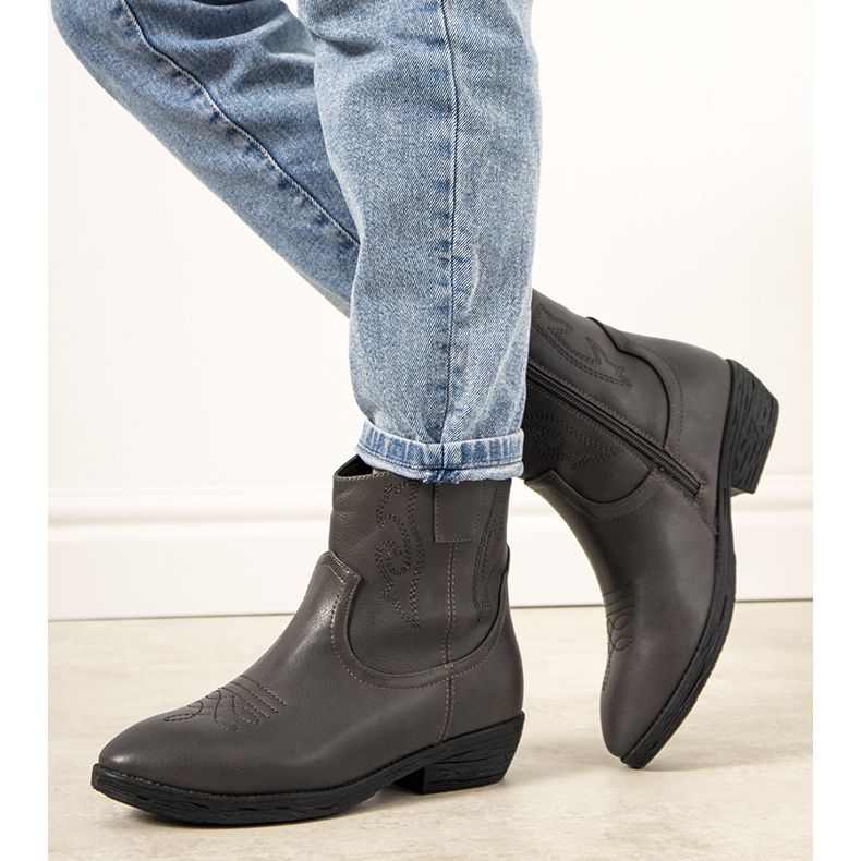 Harmaat eristetty cowboy-saappaat Belda 1