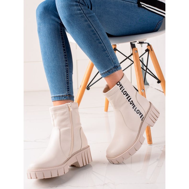 Goodin Beige Workers Love 1