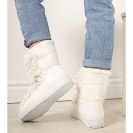 Montminan valkoiset turkissaappaat valkoinen 1