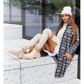 Korkeat saappaat koristeellisella beigellä Masha -elementillä 2