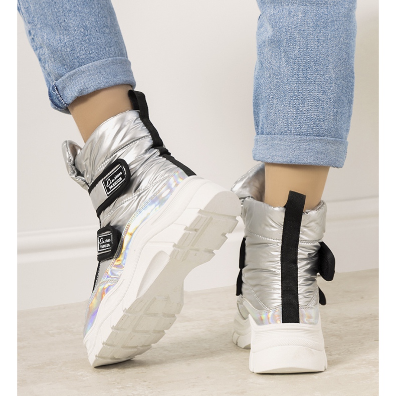 Hopeanväriset lumisaappaat tarranauhalla 1