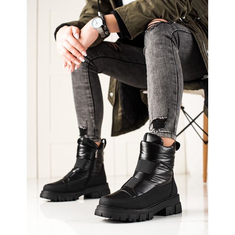 Weide Mustat lumisaappaat liukusäätimessä 1