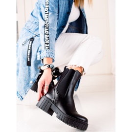 Seastar Mustat saappaat lavalla 2