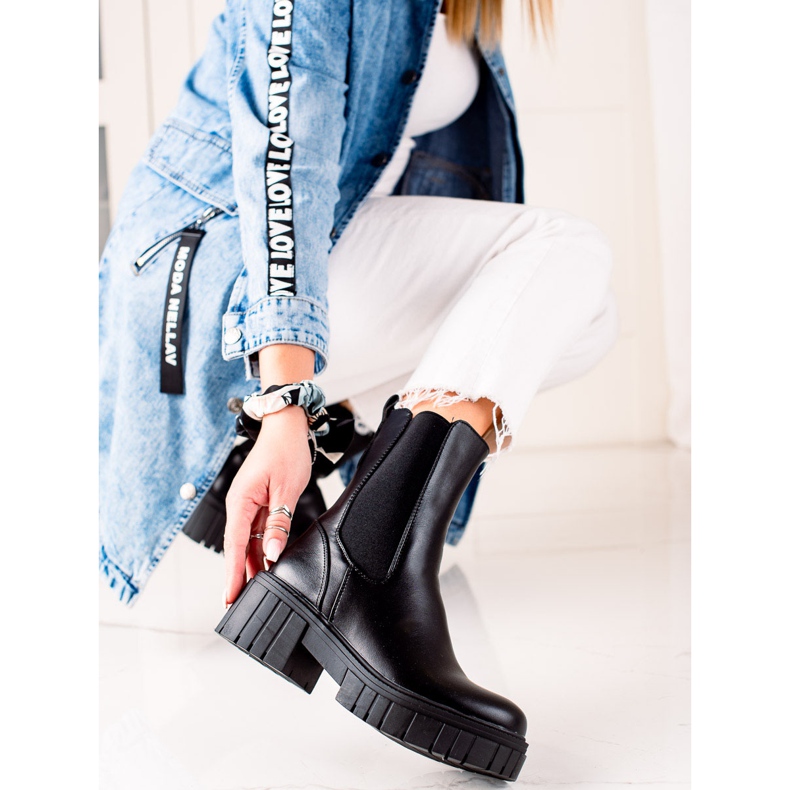 Seastar Mustat saappaat lavalla 2