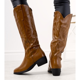 Ruskeat Cowboy-saappaat, korkea eristetty Berthiaume 1