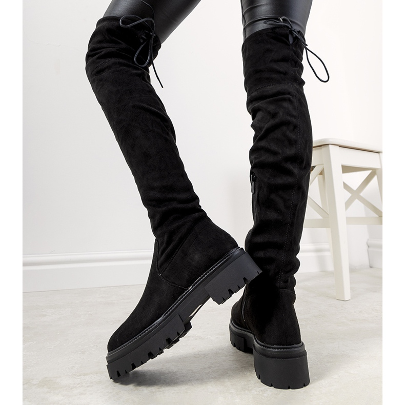 Mustat saappaat korkeassa Paulino-pohjassa 1