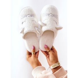 Kiiltävät kissanpentutossut valkoisilla Kaisy-korvilla valkoinen 1