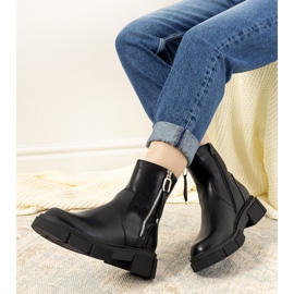 Mustat eristetyt Bargan saappaat 1