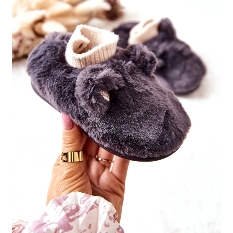 Lämpimät tossut uurretulla tummanharmaalla Dessillä 1