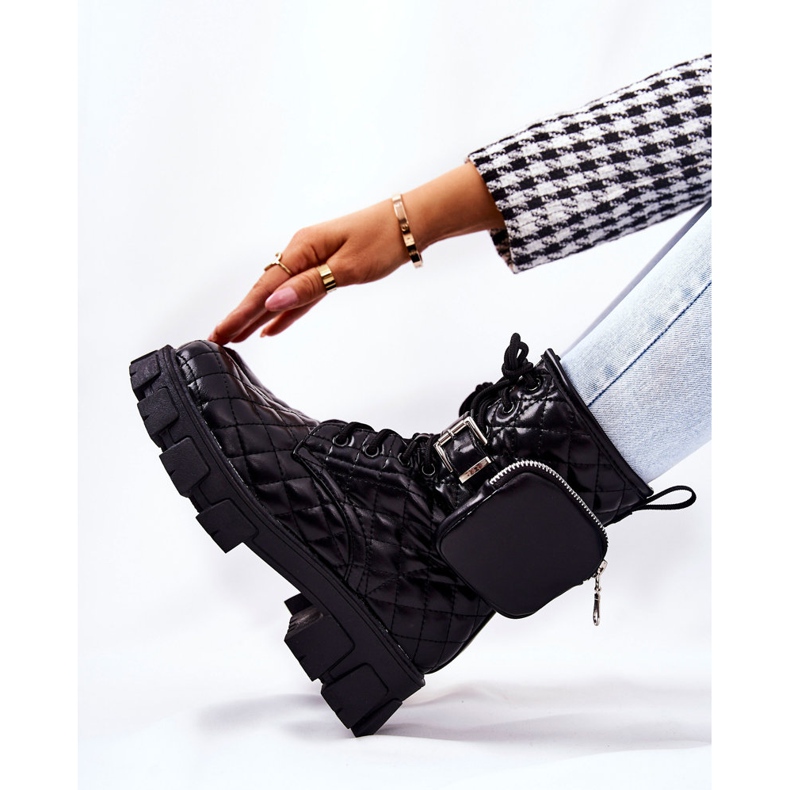 PG2 Tikatut mustat Maureen-saappaat postiin 2