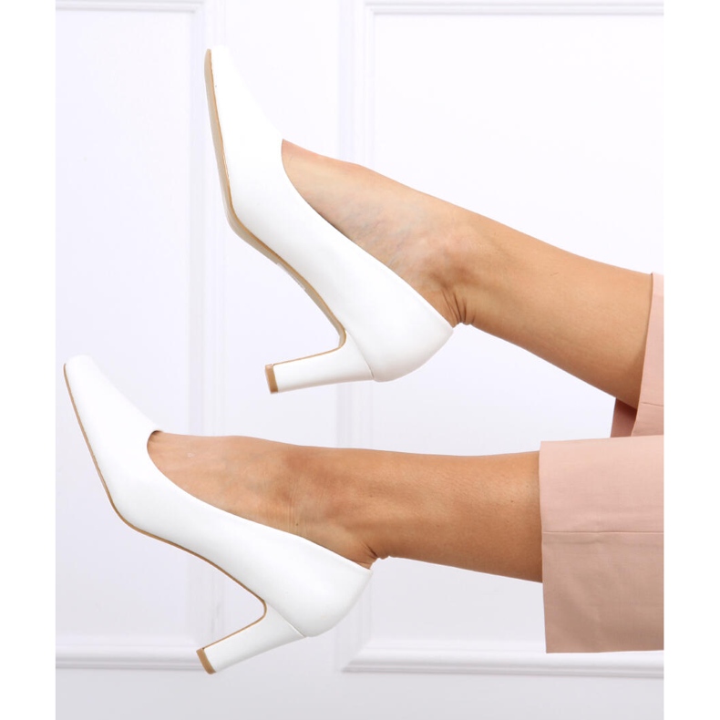 Pumput Ester White -postiin valkoinen 1