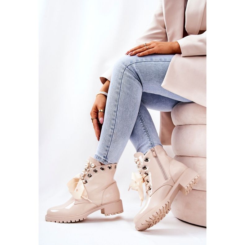 PL4 Lakatut lämpimät työntekijät beigeillä helmillä 1