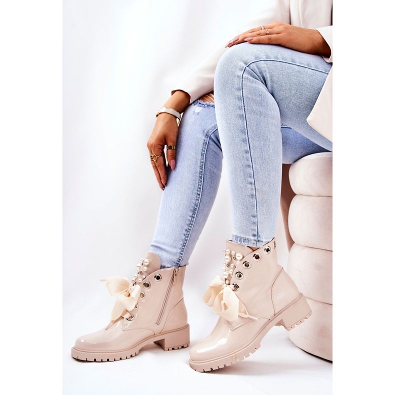 PL4 Lakatut lämpimät työntekijät beigeillä helmillä 2