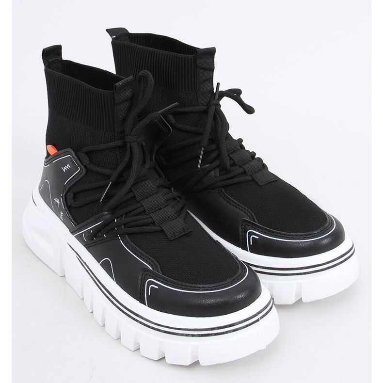 Malin Black sukkaurheilukengät musta 2