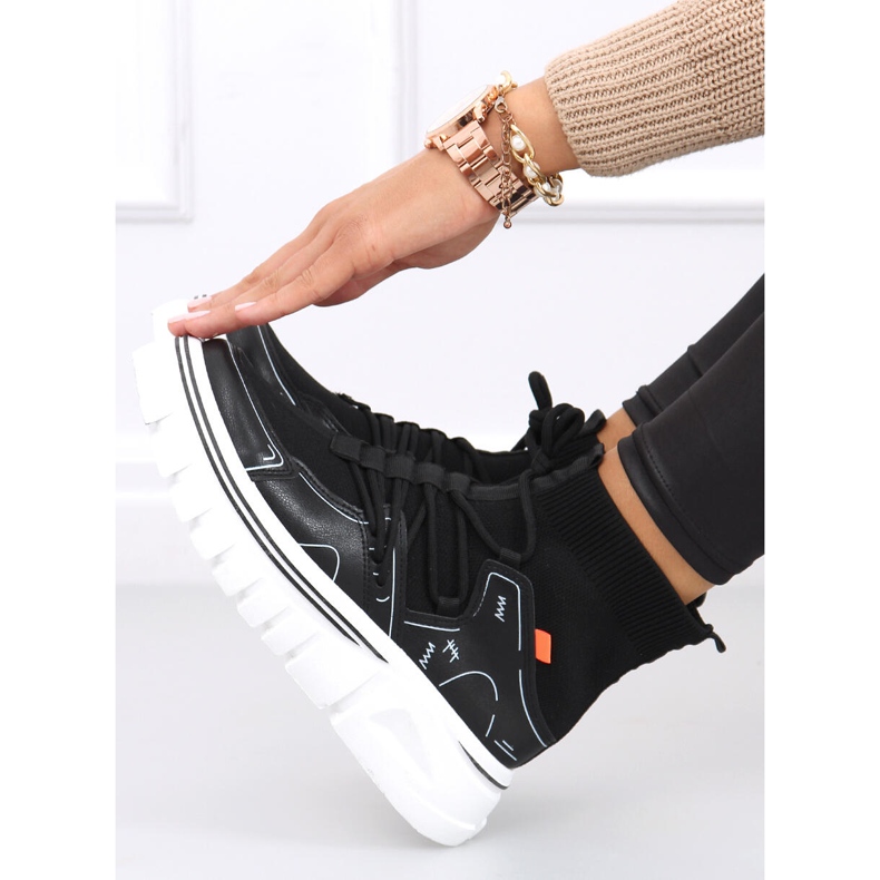 Malin Black sukkaurheilukengät musta 1