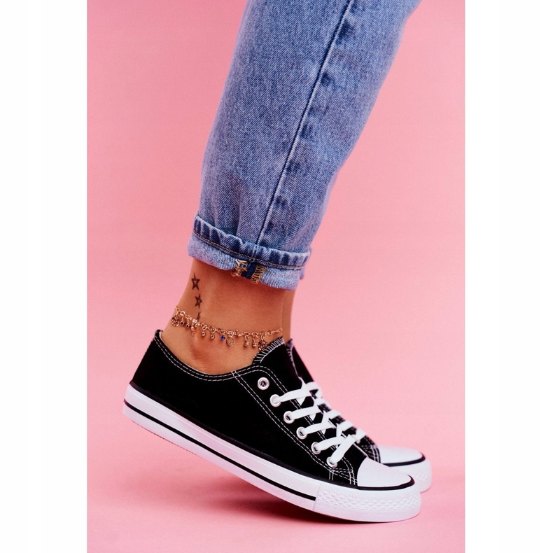 PS1 Omerta mustat lenkkarit valkoisella pohjalla valkoinen 2