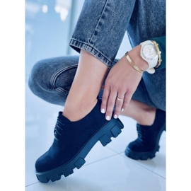 Kengät paksussa Apollon mustassa pohjassa 2