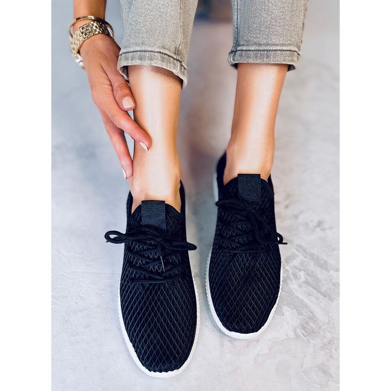 Utto Black sukat urheilukengät musta 1