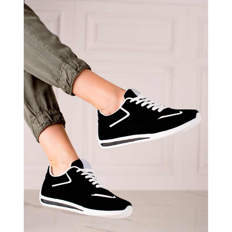 TRENDI Kevyet urheilukengät musta 1