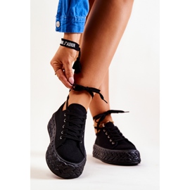 PS1 Tennarit massiivisella mustalla Suzane-alustalla 1