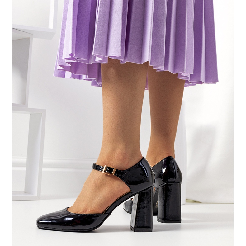 Mustat pumput Clementin pylväässä 1