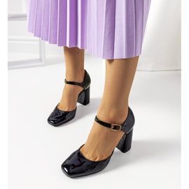 Mustat pumput Clementin pylväässä 2